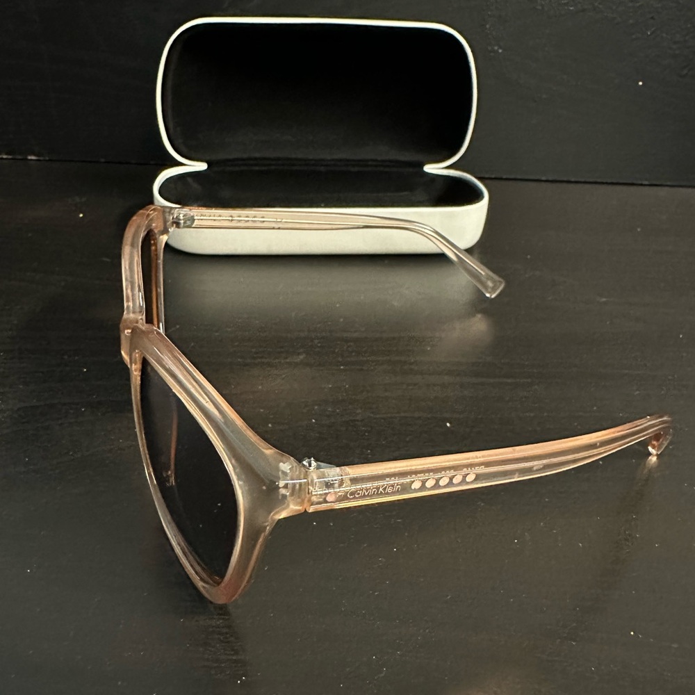 Calvin Klein Cream Glasses Case - Picture 3 of 6